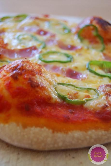 Pizza casera de bacon y pimiento