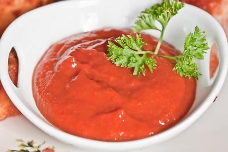 COSTILLAS AL HORNO EN SALSA BARBACOA CON PATATAS ASADAS