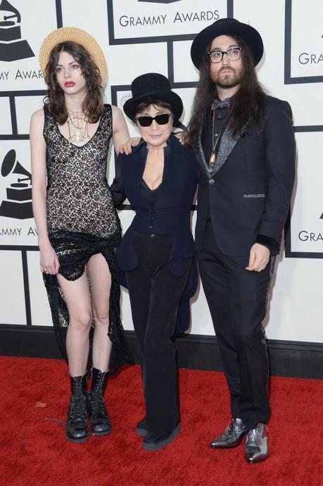 yoko ono sean lennon charlotte kemp grammy ilovepitita 682x1024 Premios Grammy 2014