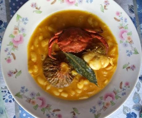 Guiso de Alubias con Cangrejo de Mar y Níscalos