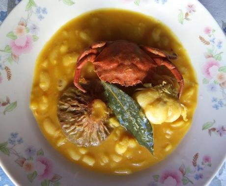 Guiso de Alubias con Cangrejo de Mar y Níscalos