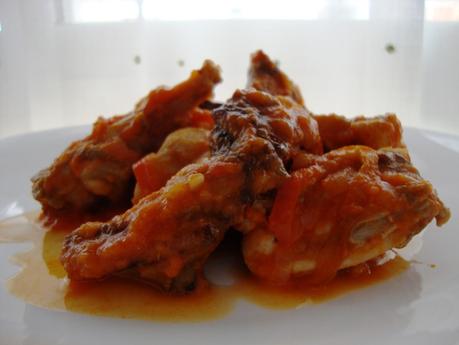 Conejo en salsa de tomate y pimiento