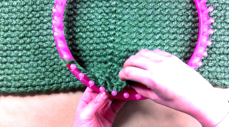 Cerrando cuello capucha con telar circular DIY