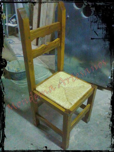 Silla con espigas y asiento de enea