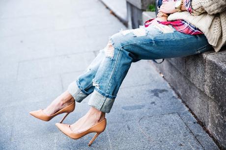Ripped_JEans-Asos-Checked_Shirt-Denim-Collage_Vintage-Street_Style-outfit-46