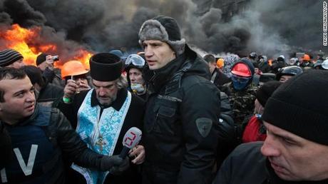 Ucrania: Yanukóvich cede ante oposición