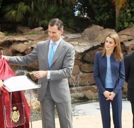 Letizia repite traje de Hugo Boss en Canarias