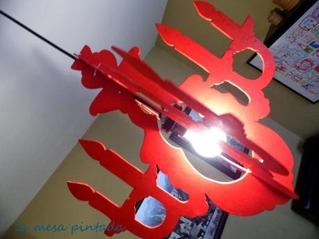 Una lámpara de madera