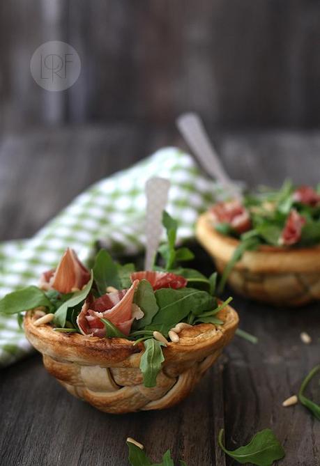ENSALADA EN CESTA DE PAN