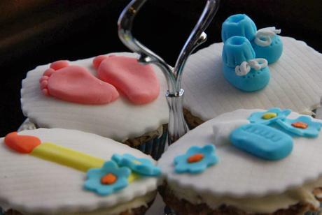 Cupcakes para un bautizo,decorados con fondant