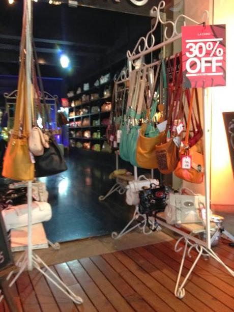 De compras: The Palace luxury outlet!