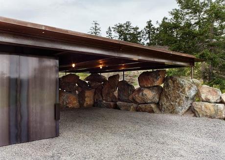 Una casa entre rocas en las islas San Juan (Washington)