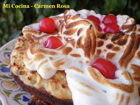 TARTA DE ALMENDRAS Y NARANJA AL RON, RELLENA DE CHOCOLATE CON MERENGUE Y GUINDAS