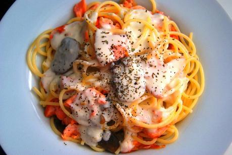 Espaguetis con Salmon, Champinones y Crema de Queso