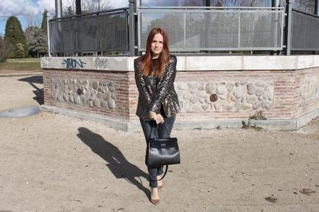 LRG Magazine - Dorado y Negro