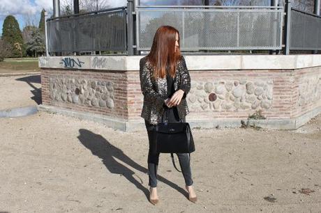 LRG Magazine - Dorado y Negro