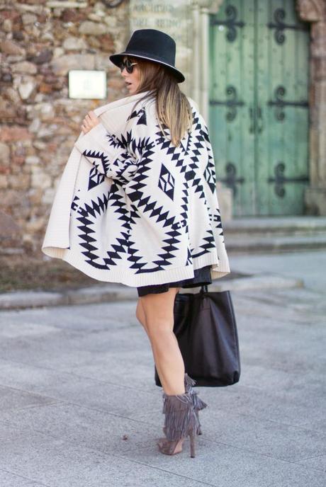 street style barbara crespo the poncho review fashion blogger outfit