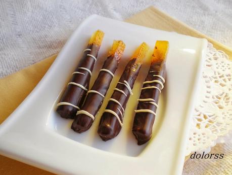 Bastoncitos de naranja confitada a los dos chocolates
