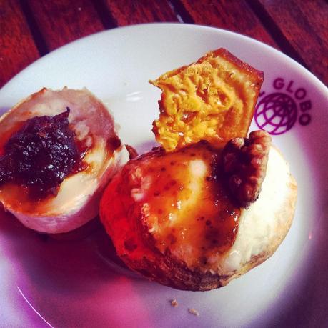 Para ti, T, por arreglar el mundo conmigo desde El Globo. Para ti, T, por arreglar el mundo conmigo desde El Globo.