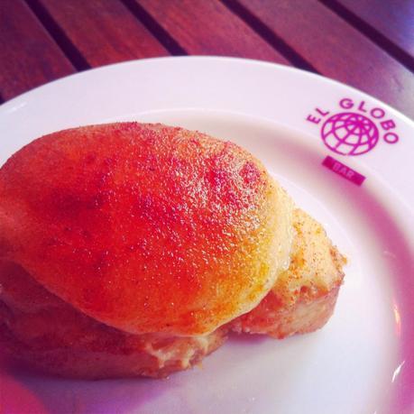 Para ti, T, por arreglar el mundo conmigo desde El Globo. Para ti, T, por arreglar el mundo conmigo desde El Globo.