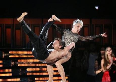 Pink y su sorprendente show acrobático en los Grammy