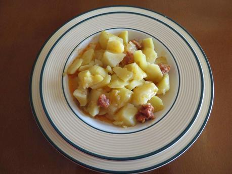 Receta: patatas con chorizo a la riojana / Recipe: Riojan potatos with chorizo (spicy sausage)