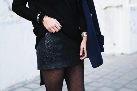 Mango_Outfit-Blue_Coat-LEather_Skirt-Plumetti_Tights-Outfit-Street_Style-39