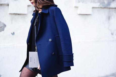 Mango_Outfit-Blue_Coat-LEather_Skirt-Plumetti_Tights-Outfit-Street_Style-31