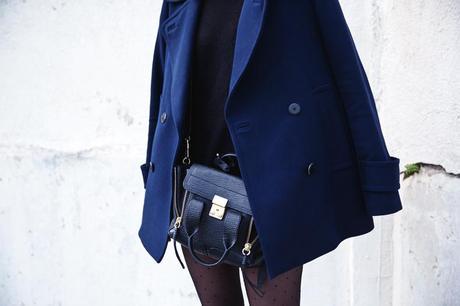 Mango_Outfit-Blue_Coat-LEather_Skirt-Plumetti_Tights-Outfit-Street_Style-26