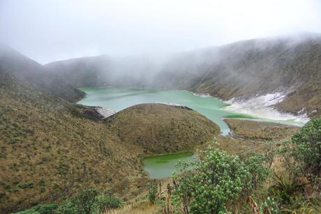 Laguna verde en el Volcán del Azufral, en Nariño. 