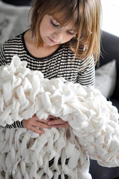 DIY: Tejer una manta gordita y amorosa con los brazos