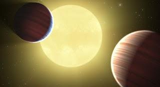 Concepción artística que ilustra los dos planetas descubiertos por la misión Kepler: Kepler-9b y 9c