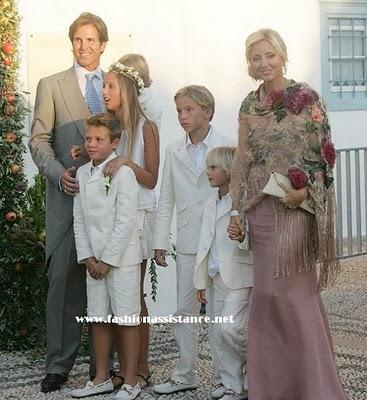 La boda de Nicolás de Grecia y Tatiana Blatnik en portada de Hola. Imágenes de los invitados reales