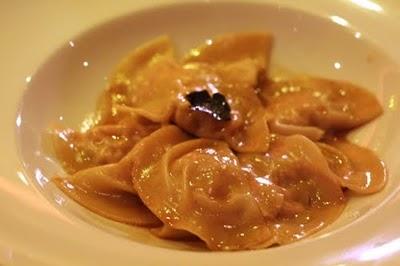 Raviolis de champiñones y confit de pato