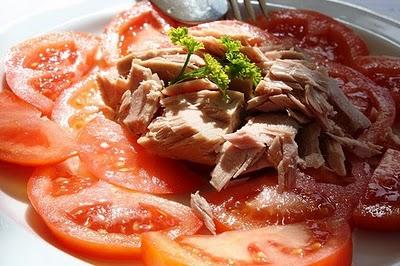 Ensalada de atún y tomate