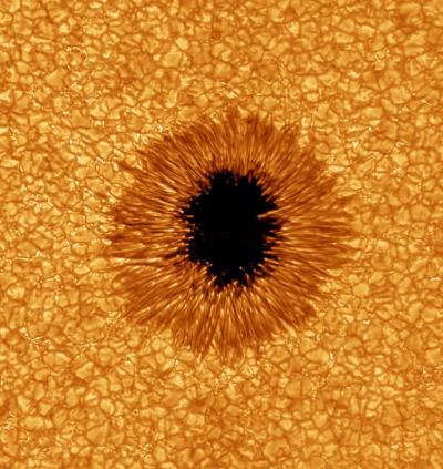 Imagen de una mancha solar (y mini comentario sobre los papers científicos)