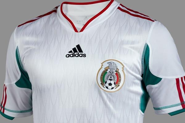 Nueva camiseta blanca de la Selección Mexicana; edición limitada Bicentenario 2010