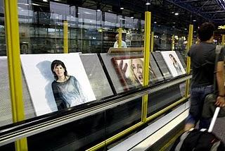 Madrid-Barajas acoge una exposición de pintura con retratos de la artista Josefa Medina.