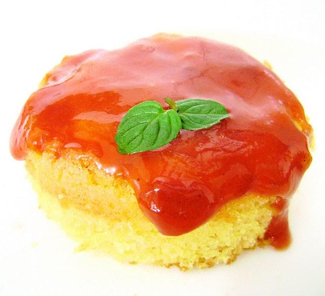 BOLINHO DE FUBÁ COM GOIABADA - pastel de harina de maíz con guayaba