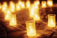 Veinte mil velas para la Luna Mora de Guaro