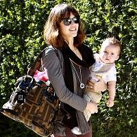 ¿Qué es indispensable llevar en el bolso del bebé?