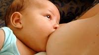 La lactancia materna beneficia tanto a la mamá como al bebé