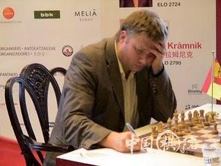 Shirov vence a Kramnik R4 y lidera Shangai 2010