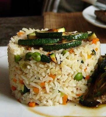 Ensalada de arroz con jamón y guisantes Ensalada de arroz con jamón y guisantes