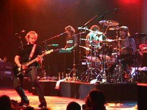 El heno mata a un ex miembro de la ELO