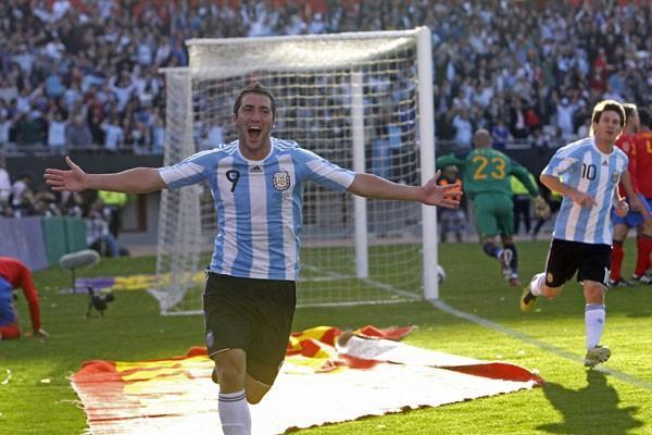 Sin lucidez, Argentina goleó al Campeón del Mundo
