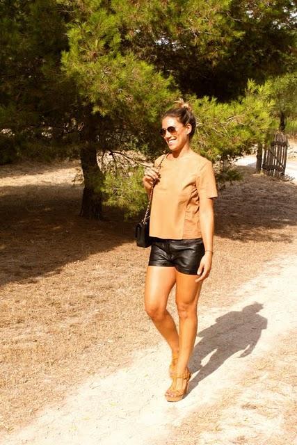 LA TRAFICANTE DE ZAPATOS / THE SHOES DEALER