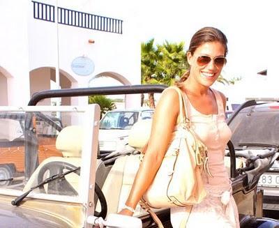 LA TRAFICANTE DE ZAPATOS / THE SHOES DEALER