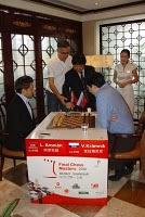 Kramnik vence  Aronian el desempate Final de Maestros Grand Slam 2010
