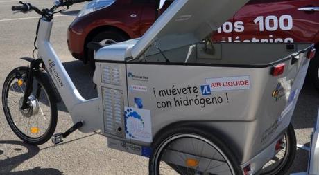 Triciclo propulsado por pila de combustible de hidrógeno